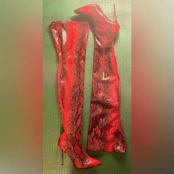 Over-the-knee thigh-high boots in red snakeskin with stretch and stiletto heel - Picture 1 of 5